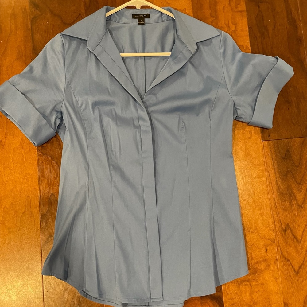 Ann Taylor short sleeve cuffed dress shirt